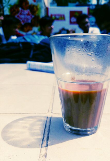 Foto primer plano de té en vaso en la mesa