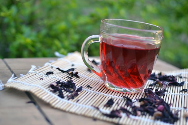 Foto primer plano de té en vaso en la mesa