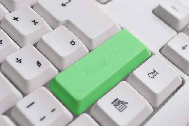 Primer plano del teclado de la computadora