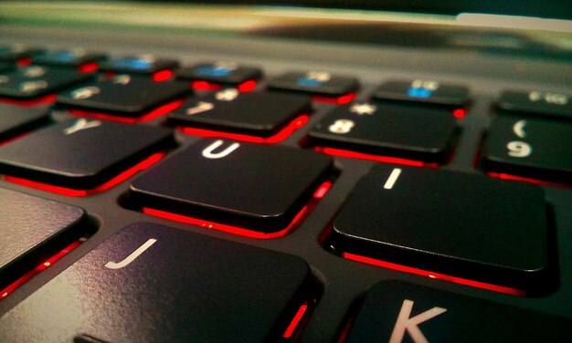 Primer plano del teclado de la computadora