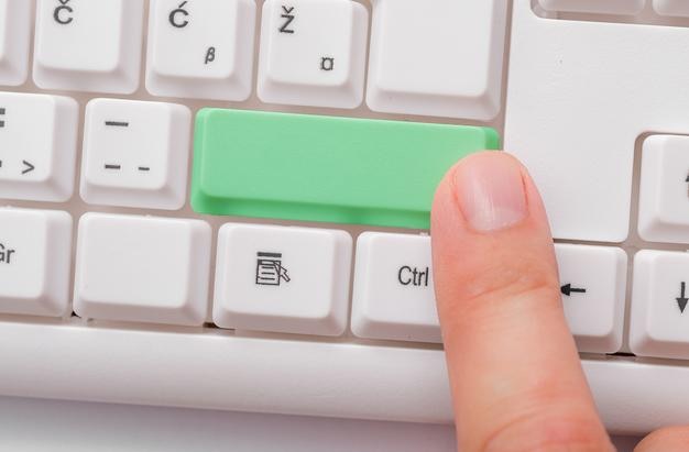 Foto primer plano del teclado de la computadora