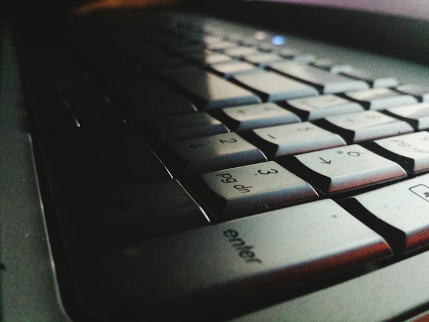 Primer plano del teclado de la computadora