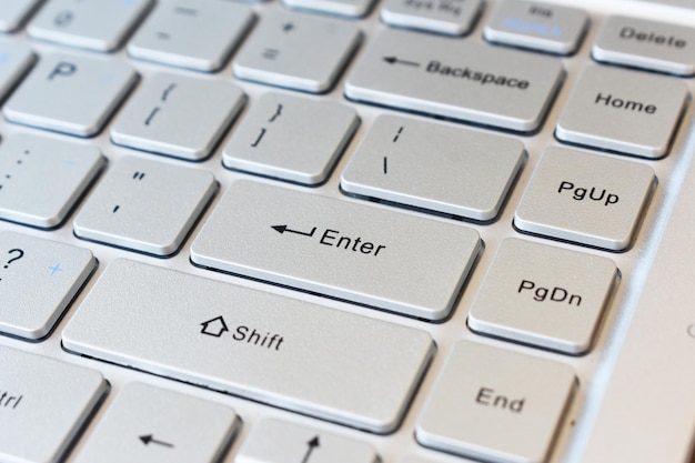 Primer plano del teclado de la computadora