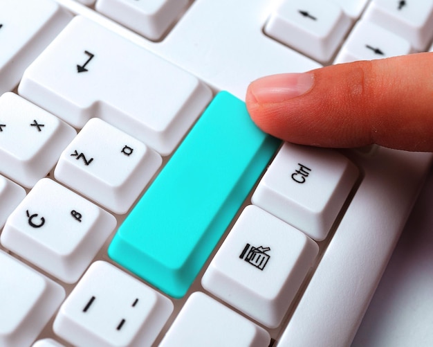 Primer plano del teclado de la computadora