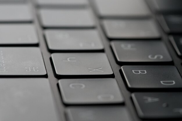 Un primer plano de un teclado de portátil
