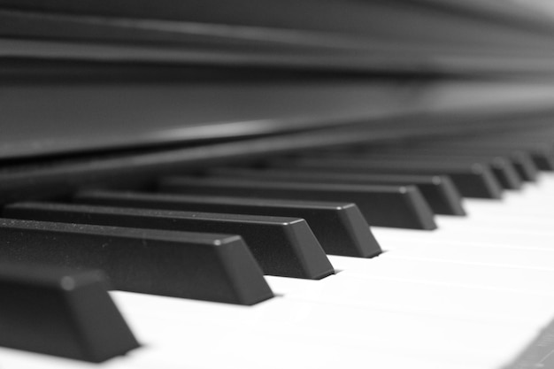 Primer plano de las teclas del piano