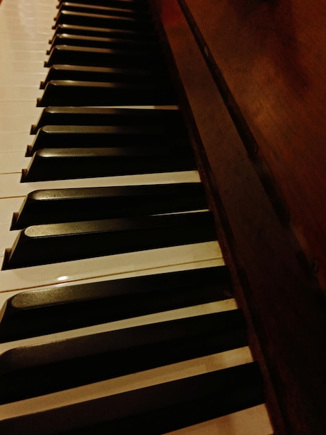 Foto primer plano de las teclas del piano