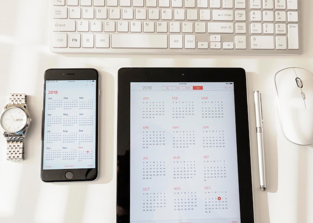 Foto primer plano de las tecnologías en la mesa