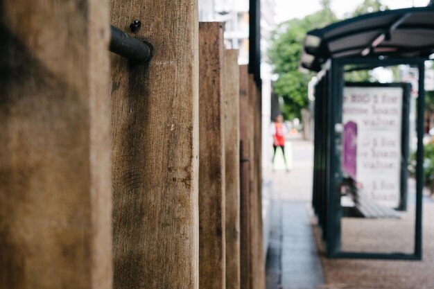 Foto primer plano del texto en la pared por calle en la ciudad