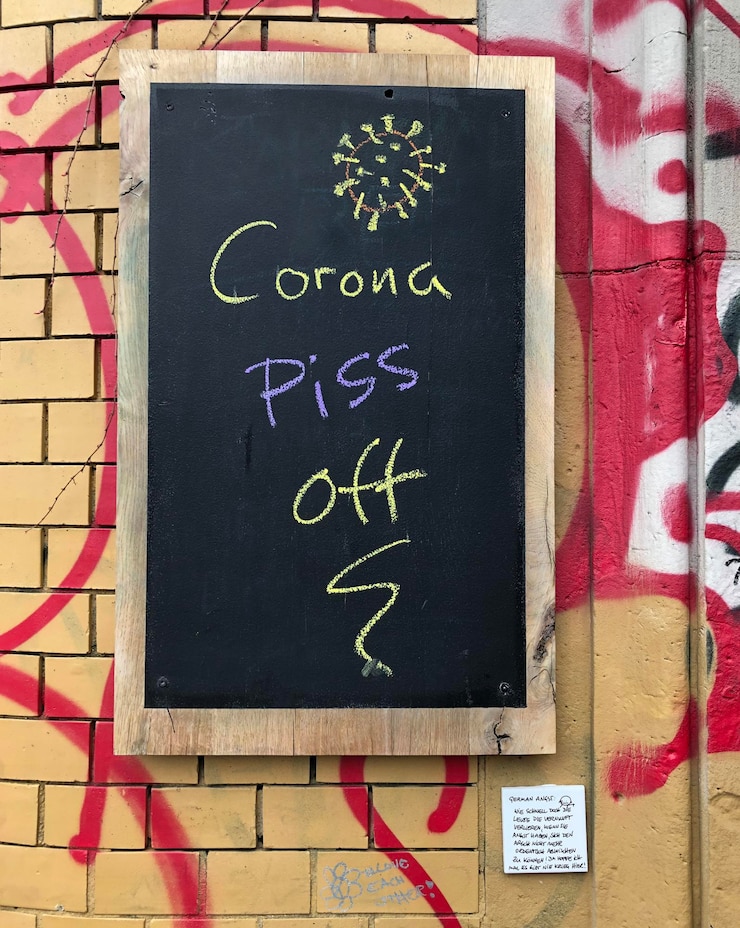 Foto primer plano del texto en la pared