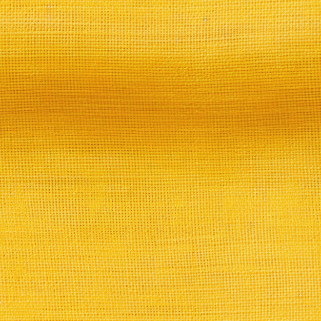 Primer plano de una textura de lino amarillo con un patrón sutil