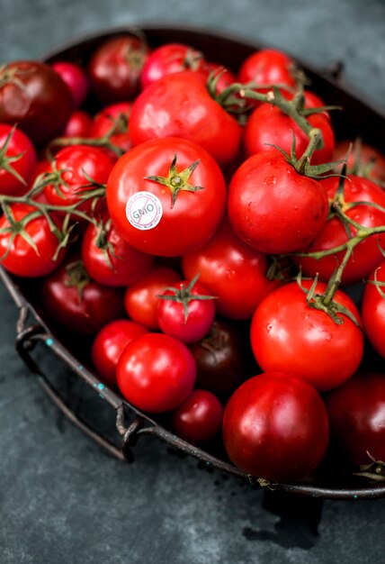 Primer plano de tomates frescos orgánicos