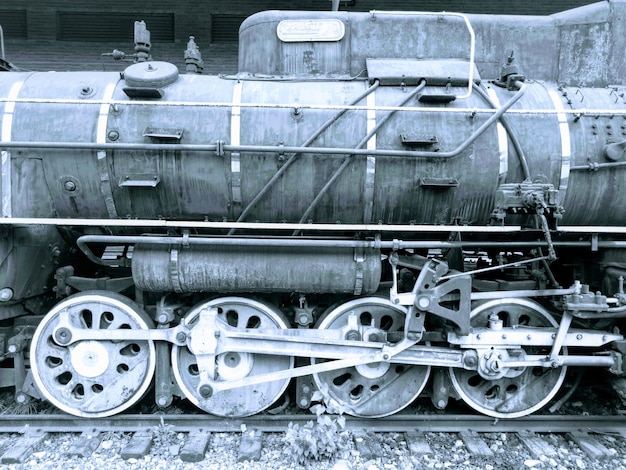 Foto primer plano de un tren en una vía ferroviaria