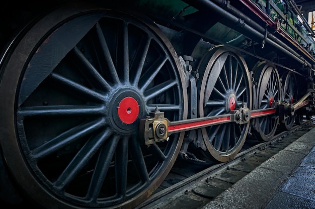 Foto primer plano de un tren en una vía ferroviaria