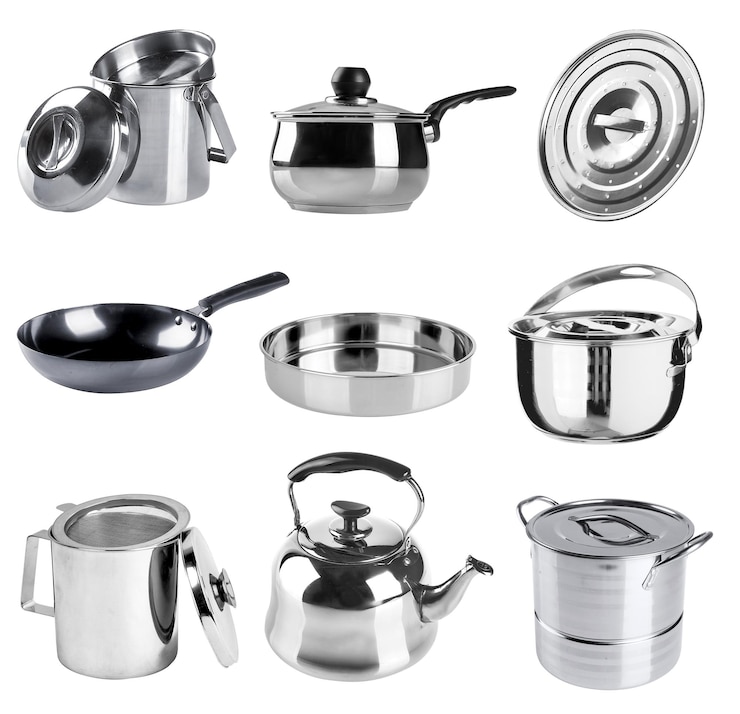 Foto primer plano de utensilios de cocina sobre un fondo blanco