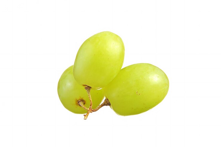 Foto primer plano de las uvas contra un fondo blanco