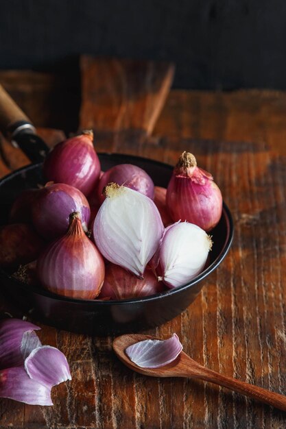 Foto primer plano de varias frutas en un cuenco en la mesa