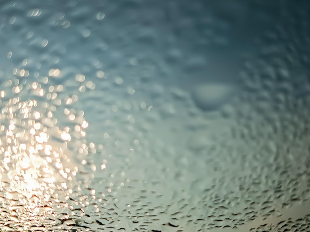 Foto un primer plano de un vaso con gotas de agua