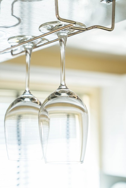 Foto primer plano de un vaso vacío en la mesa en casa