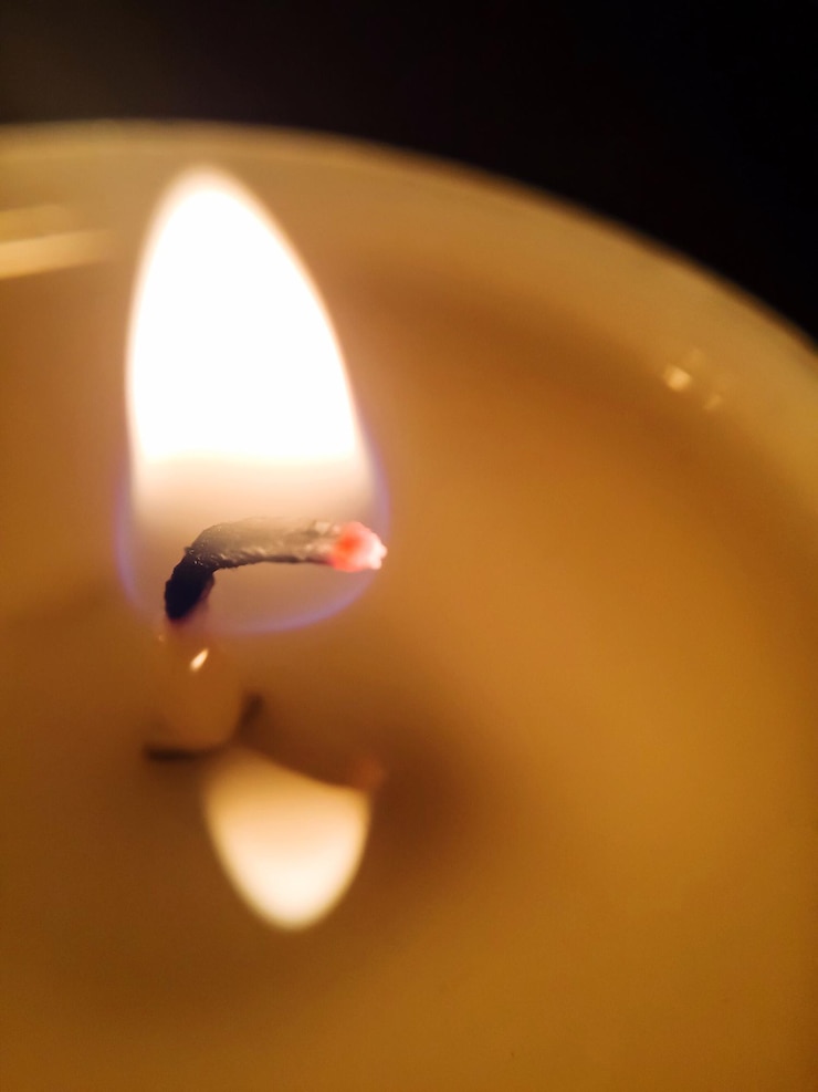 Foto primer plano de una vela encendida