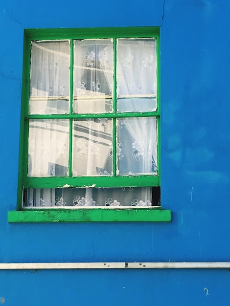 Foto primer plano de la ventana azul