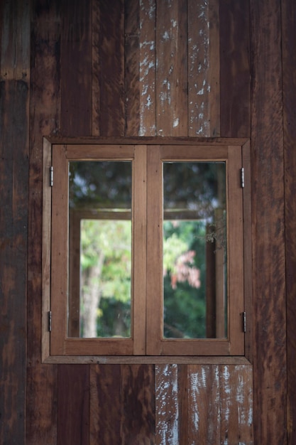 Foto primer plano de una ventana en un edificio antiguo