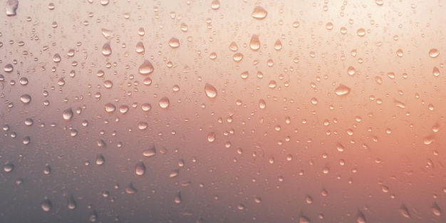 Un primer plano de una ventana con gotas de lluvia sobre ella
