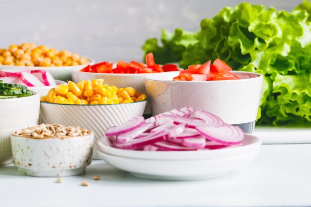 Foto primer plano de las verduras en la mesa