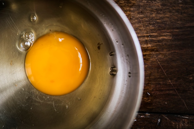 Primer plano de una yema de huevo