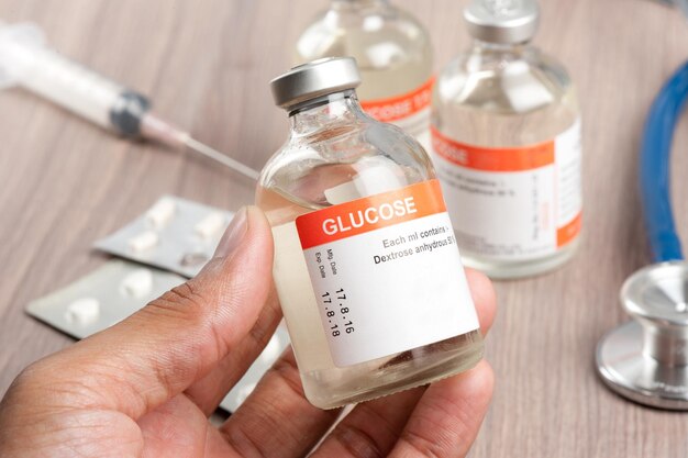 Primer vial de glucosa para nutrición paranteral y para hipoglucemia.