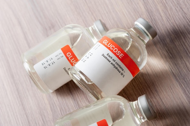 Primer vial de glucosa para nutrición paranteral y para hipoglucemia.