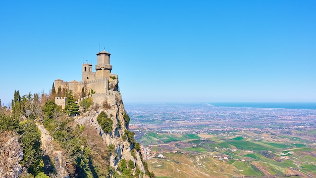 La primera torre de San Marino en el monte Titano, Respublic of San Marino