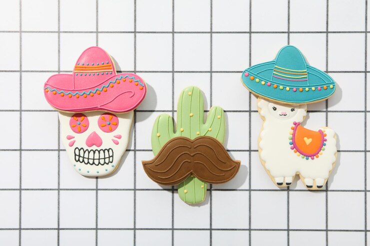 Foto los principales símbolos mexicanos en forma de pan de jengibre sobre un fondo claro
