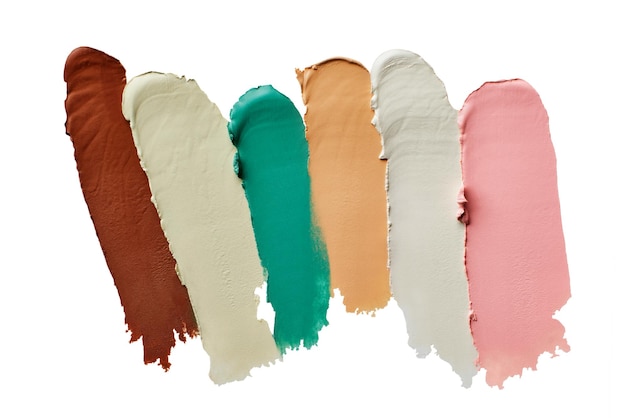 Proben von farbkorrigierenden Concealern Set isoliert auf weißem Hintergrund Swatch-Abstriche von Creme-Make-up-Basis