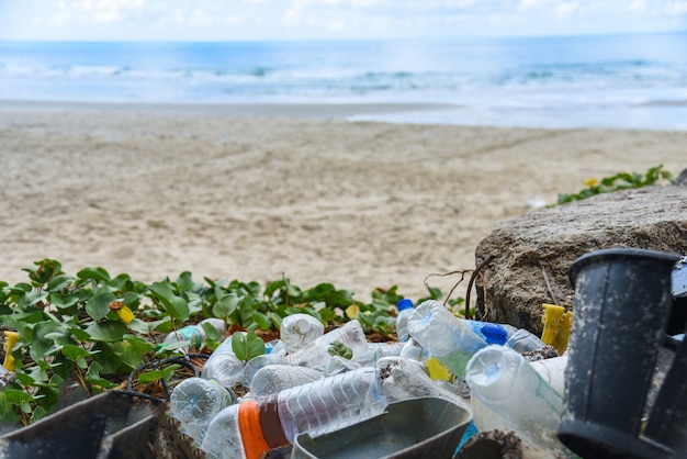 Problema ambiental da poluição por lixo plástico no oceano