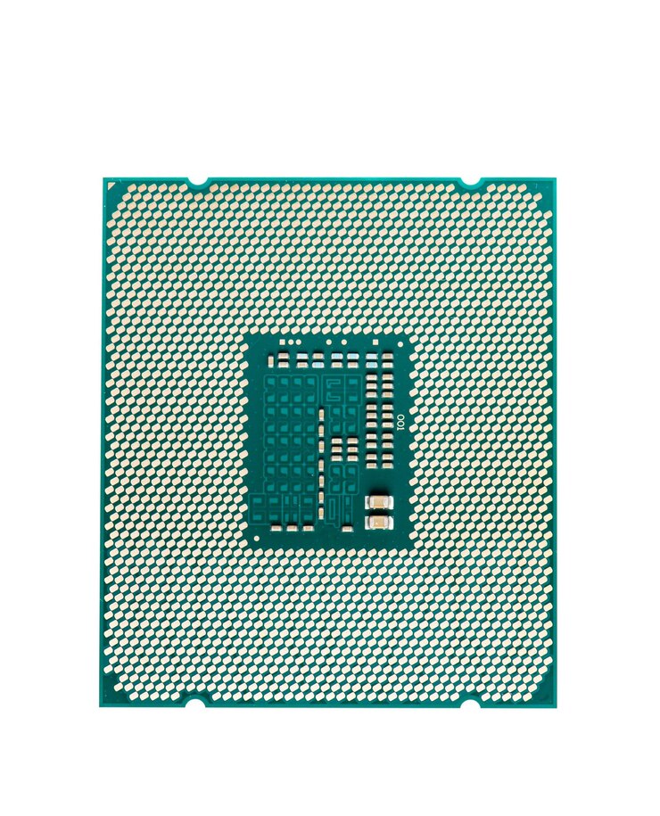 Foto procesador de computadora cpu aislado en la vista superior de fondo blanco
