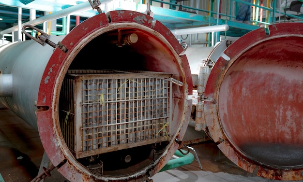 Foto procesamiento de alta presión o máquina de alta presión hidrostática para tanque de metal de productos alimenticios