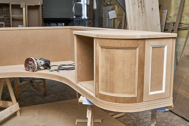 Foto proceso de construcción de escritorio escritorio clásico construcción de mesa proceso de fabricación de muebles de madera