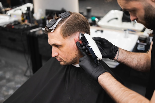 Proceso de corte de pelo en peluquería