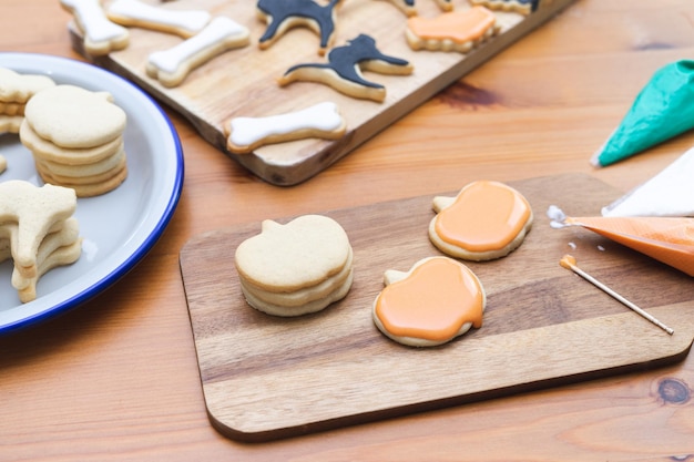 Proceso de decoración de galletas para Halloween Pastelería casera