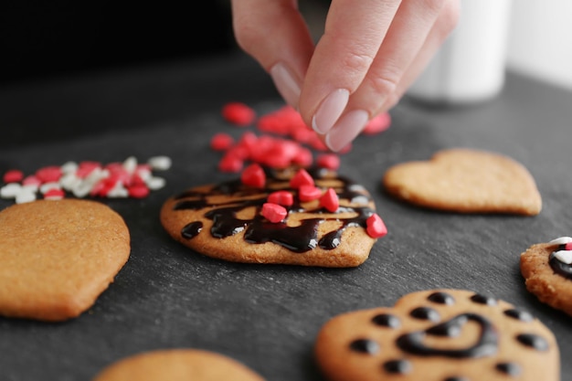 Proceso de decoración de galletas.