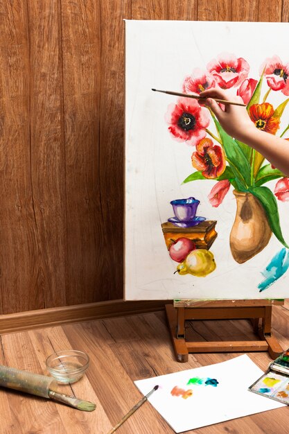 Proceso de dibujo de flores de acuarela.