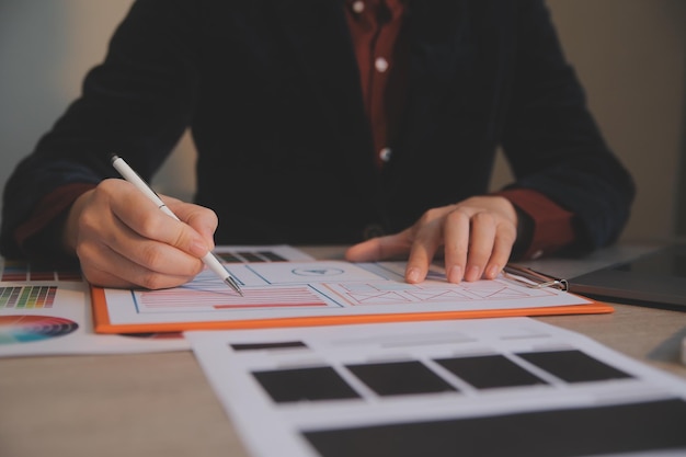 Proceso de diseño de interfaz de usuario UX para aplicaciones móviles y sitios web modernos Prototipo creativo de estructura alámbrica para desarrolladores de aplicaciones profesionales