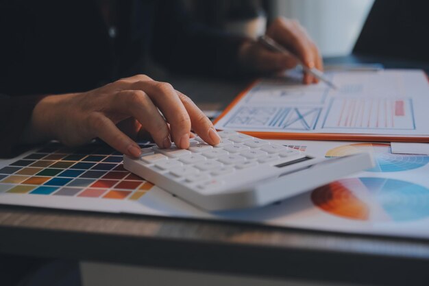 Proceso de diseño de interfaz de usuario de UX para aplicaciones móviles y sitios web modernos Prototipo creativo de wireframe para desarrollador de aplicaciones profesional