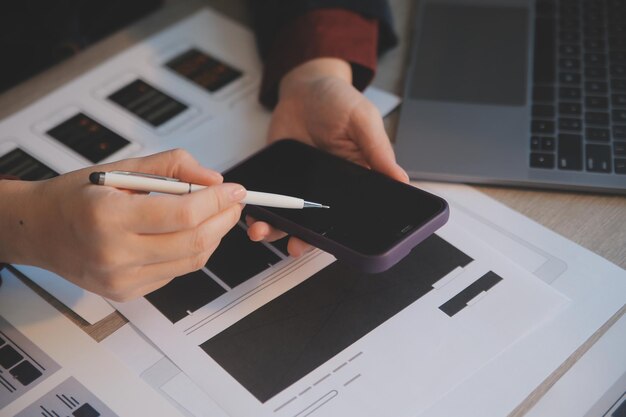 Proceso de diseño de interfaz de usuario de UX para aplicaciones móviles y sitios web modernos Prototipo creativo de wireframe para desarrollador de aplicaciones profesional