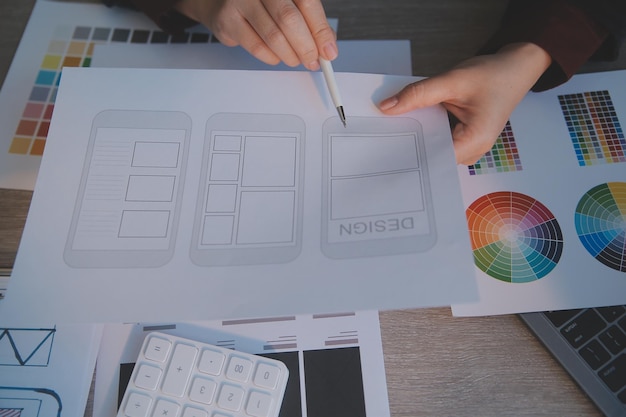Proceso de diseño de interfaz de usuario de UX para aplicaciones móviles y sitios web modernos Prototipo creativo de wireframe para desarrollador de aplicaciones profesional