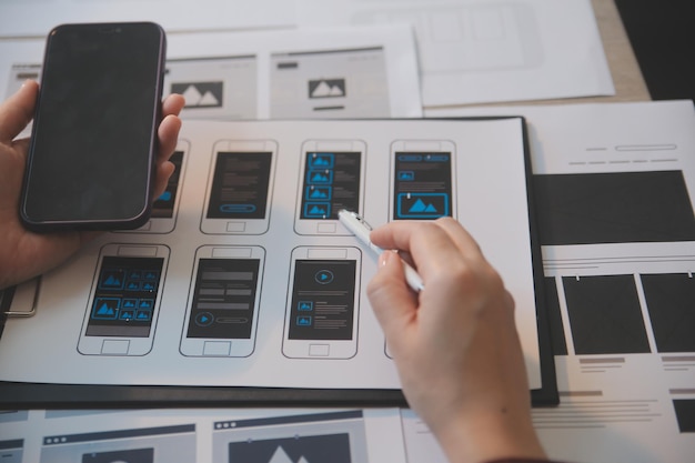 Proceso de diseño de interfaz de usuario de UX para aplicaciones móviles y sitios web modernos Prototipo creativo de wireframe para desarrollador de aplicaciones profesional