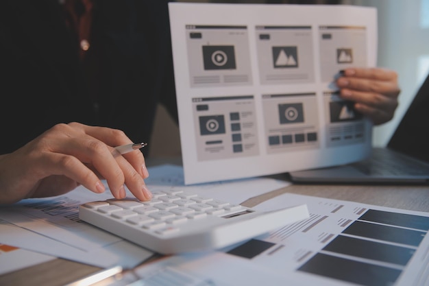 Proceso de diseño de interfaz de usuario de UX para aplicaciones móviles y sitios web modernos Prototipo creativo de wireframe para desarrollador de aplicaciones profesional
