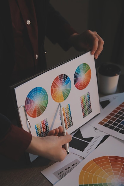 Proceso de diseño de interfaz de usuario de UX para aplicaciones móviles y sitios web modernos Prototipo creativo de wireframe para desarrollador de aplicaciones profesional