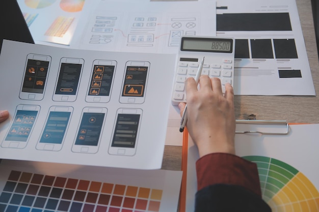 Proceso de diseño de interfaz de usuario de UX para aplicaciones móviles y sitios web modernos Prototipo creativo de wireframe para desarrollador de aplicaciones profesional
